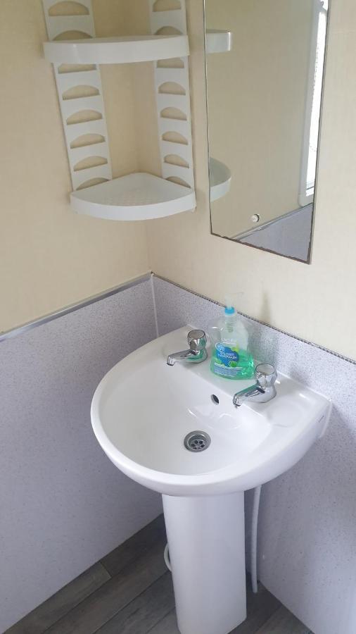 Holiday Home In Lyons Robin Hood Holiday Park Meliden Esterno foto