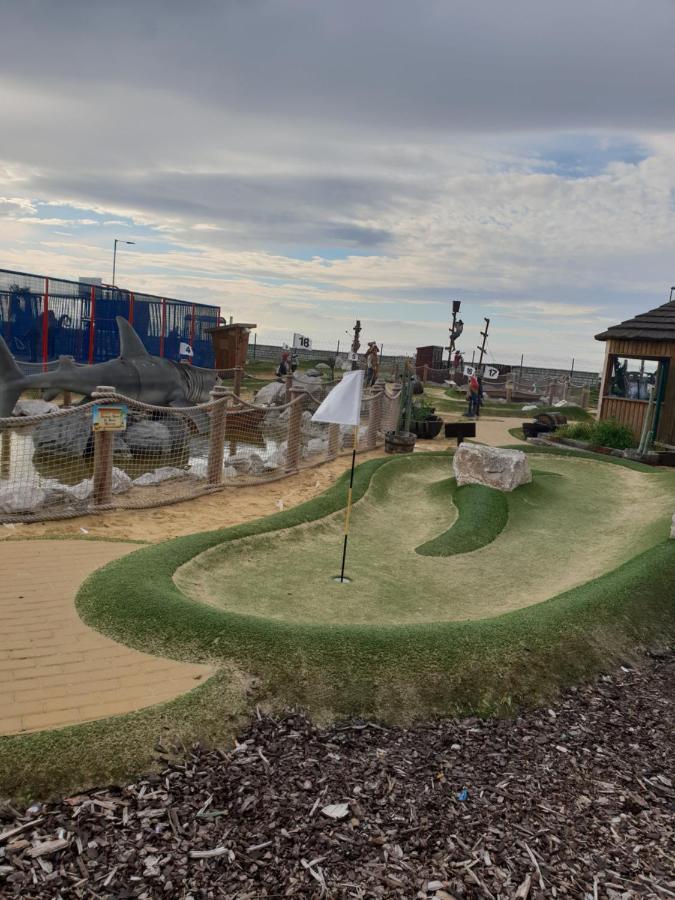 Holiday Home In Lyons Robin Hood Holiday Park Meliden Esterno foto
