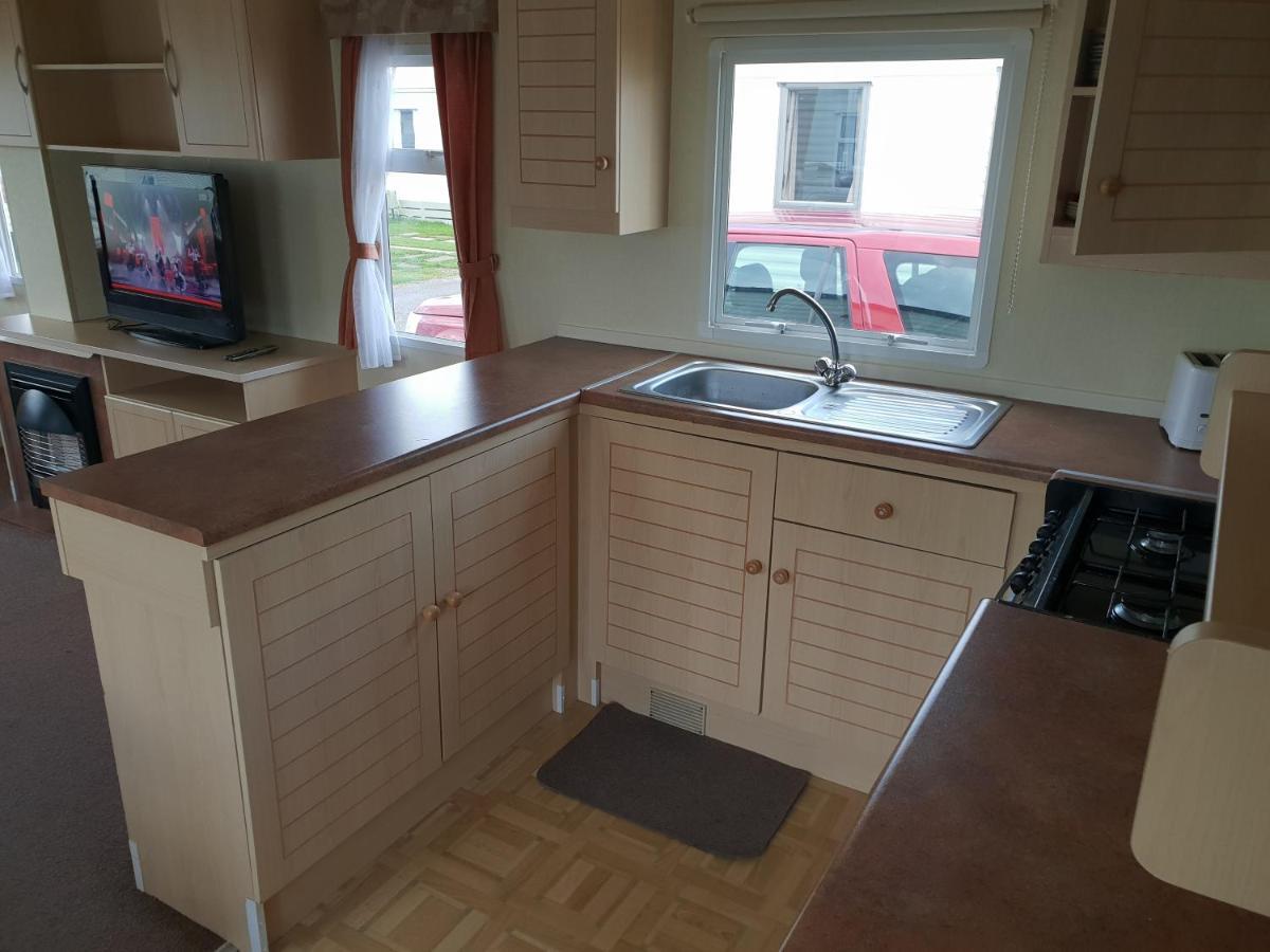 Holiday Home In Lyons Robin Hood Holiday Park Meliden Esterno foto