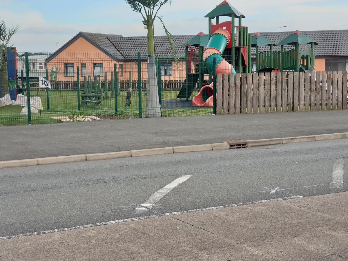 Holiday Home In Lyons Robin Hood Holiday Park Meliden Esterno foto