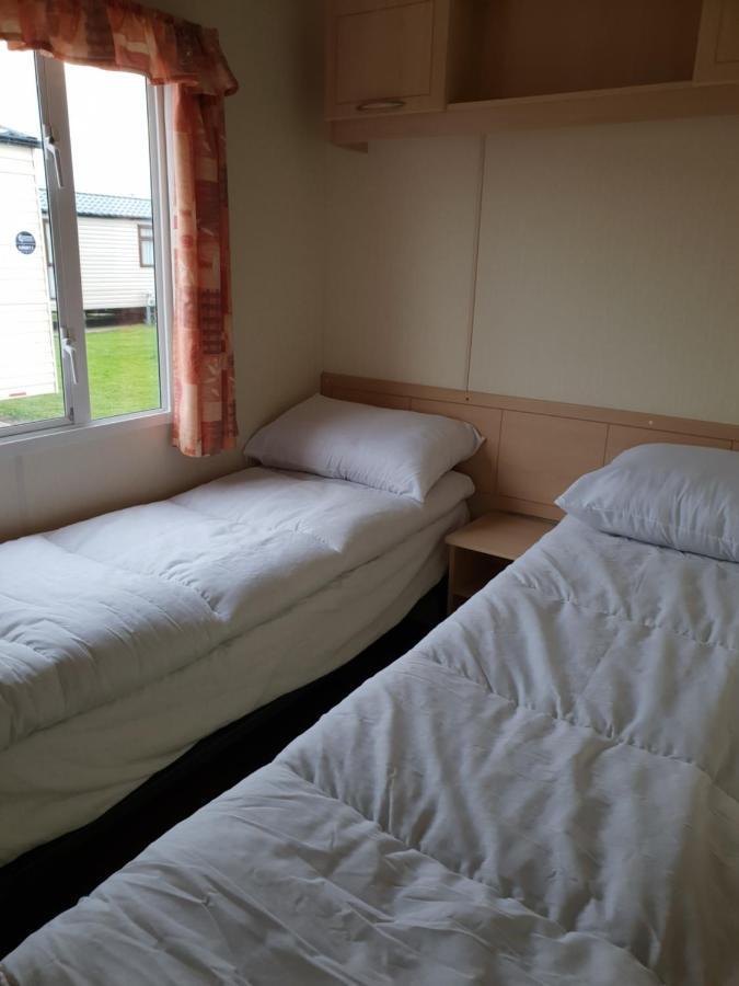 Holiday Home In Lyons Robin Hood Holiday Park Meliden Esterno foto